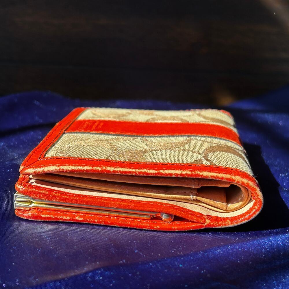 Coach Vintage Signature C Kiss-Lock Wallet, Orange Leather - Picture 5 of 13